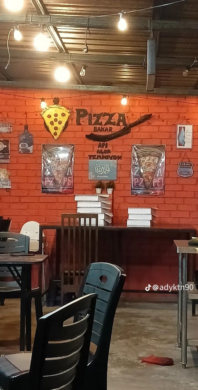 Pizza Kayu Api Alur Tempoyak